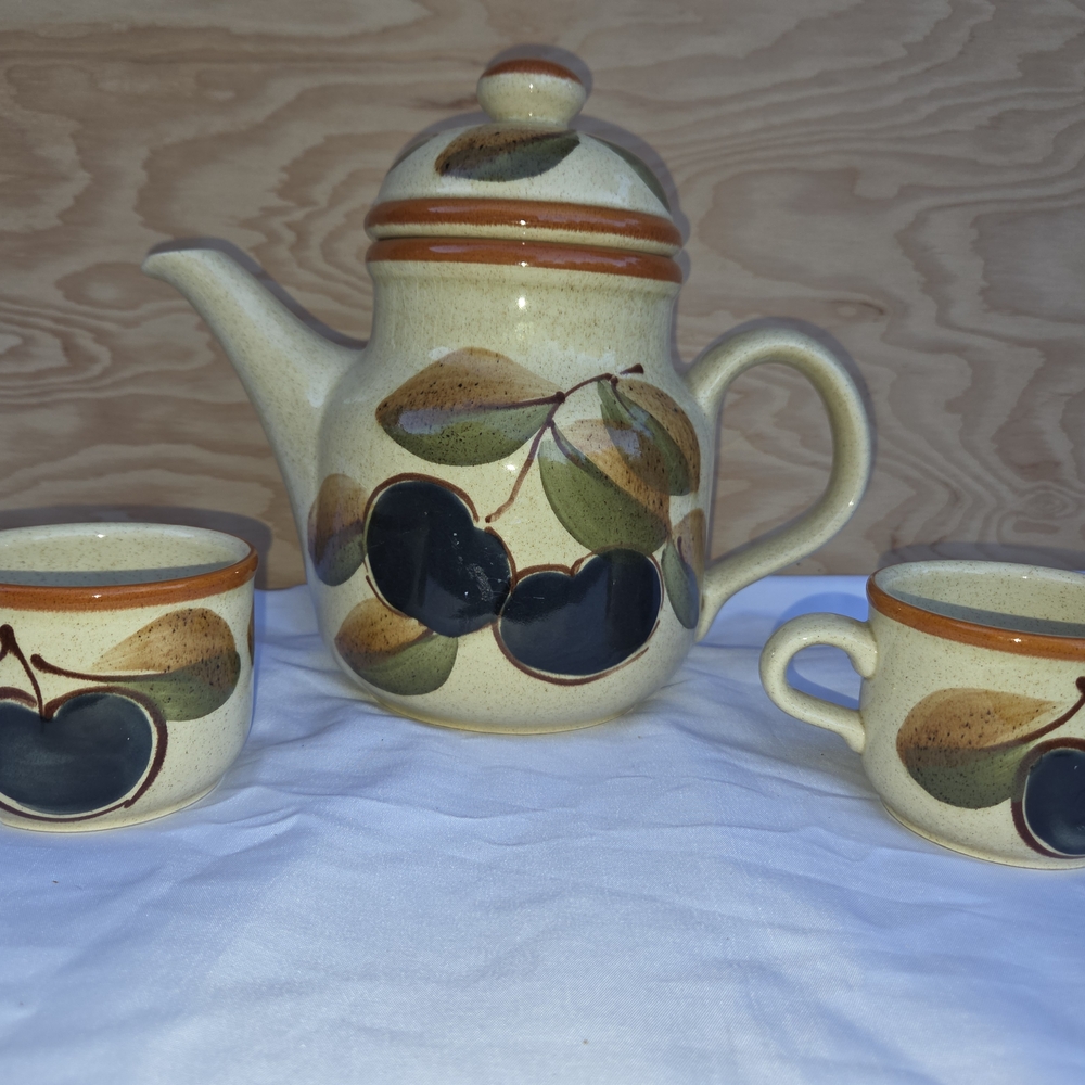 Vintage Waechterbach German Ceramic Teapot And 2 Matching Cups